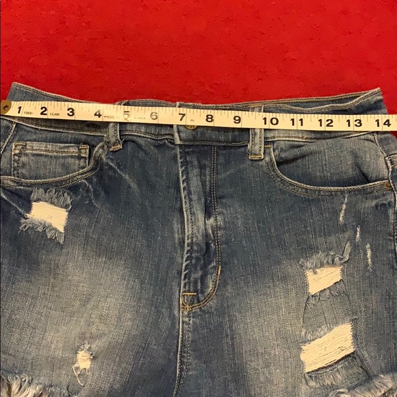 Sneak peek High Rise Shorts - Picture 4 of 6